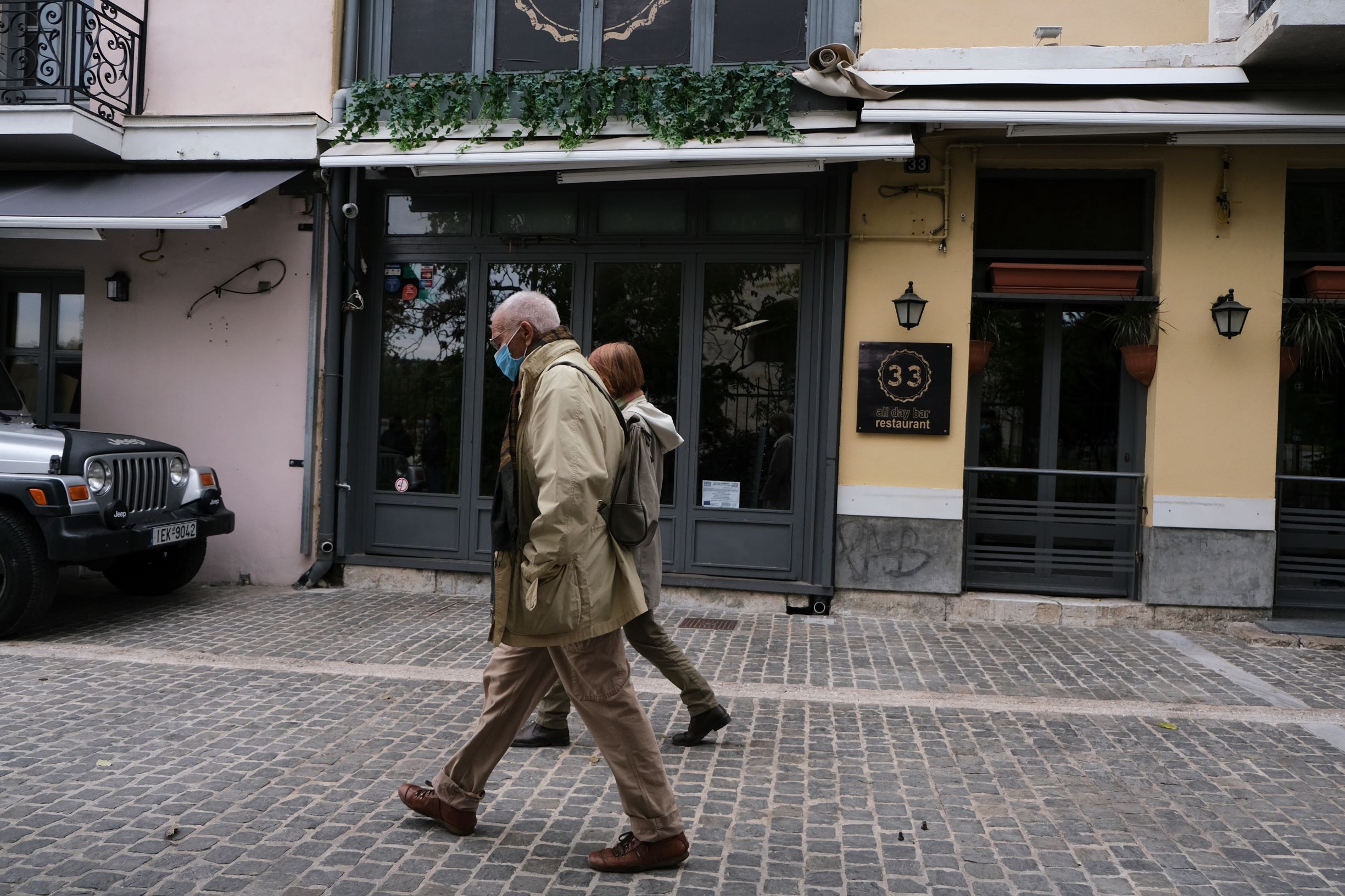 Κλειστά τα καταστήματα τις γιορτές – Μόνο click away, πώς ακριβώς λειτουργεί