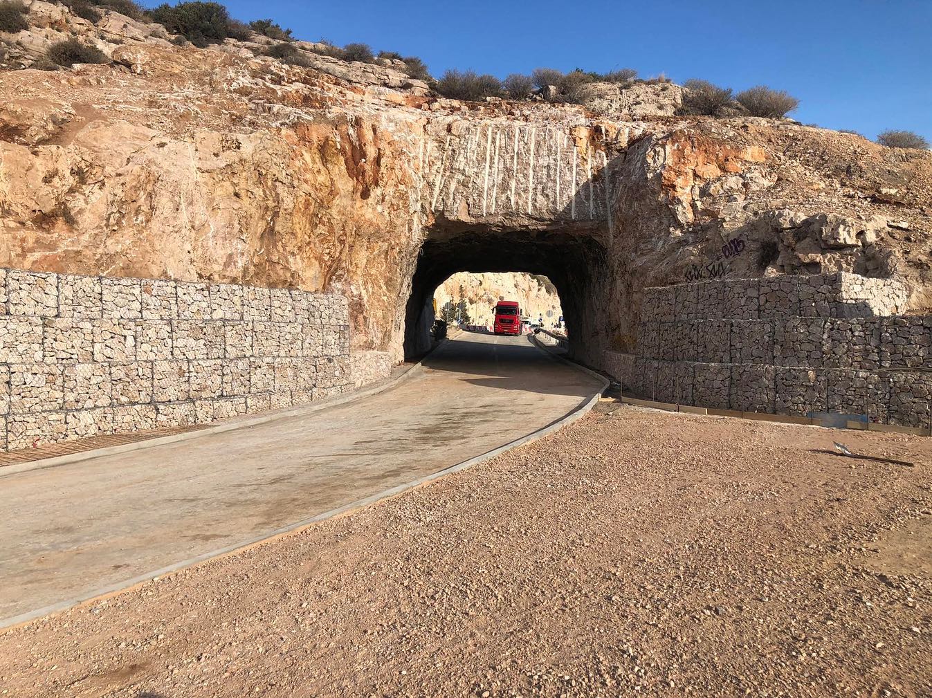 Στην κυκλοφορία ξανά από σήμερα Σάββατο 14/11 οι «τρύπες του Καραμανλή» στην Αθηνών-Σουνίου