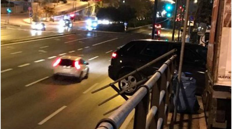 Σταθμευμένο αυτοκίνητο κύλησε λόγω βλάβης στη Λ. Βουλιαγμένης