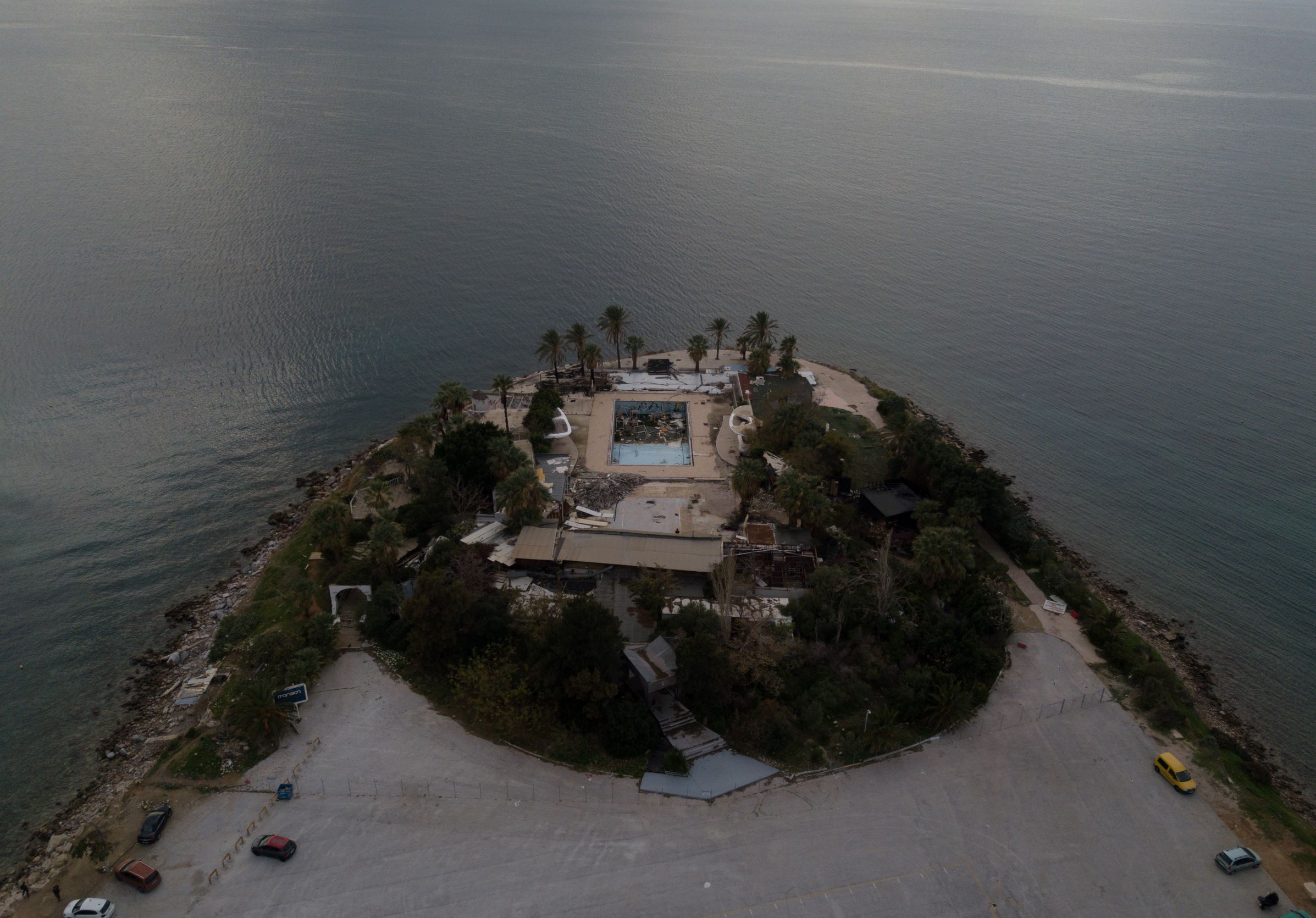 Το NouPou βρέθηκε στον χώρο του Cataralla , αποτυπώνοντας τις εικόνες της εγκατάλειψης λίγο πριν το σημείο αναμορφωθεί πλήρως από τον Δήμο Γλυφάδας.