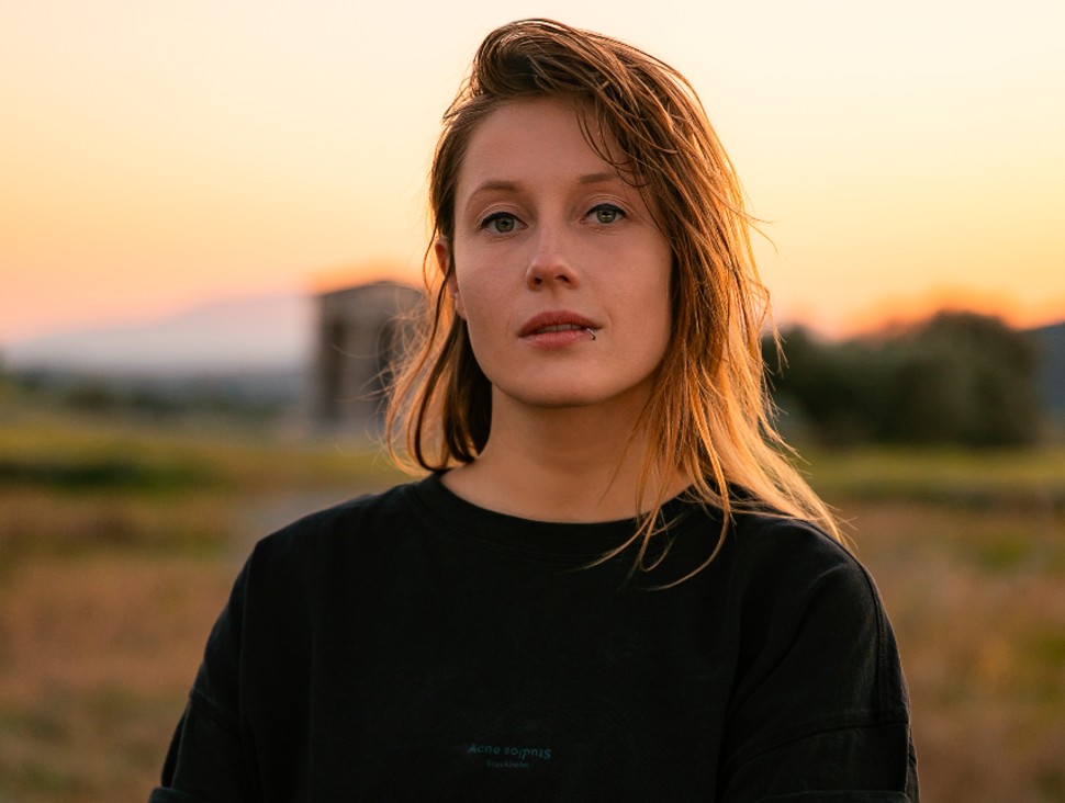 Η Charlotte de Vitte στην Αρχαία Μεσσήνη για ένα live dj set από το ...