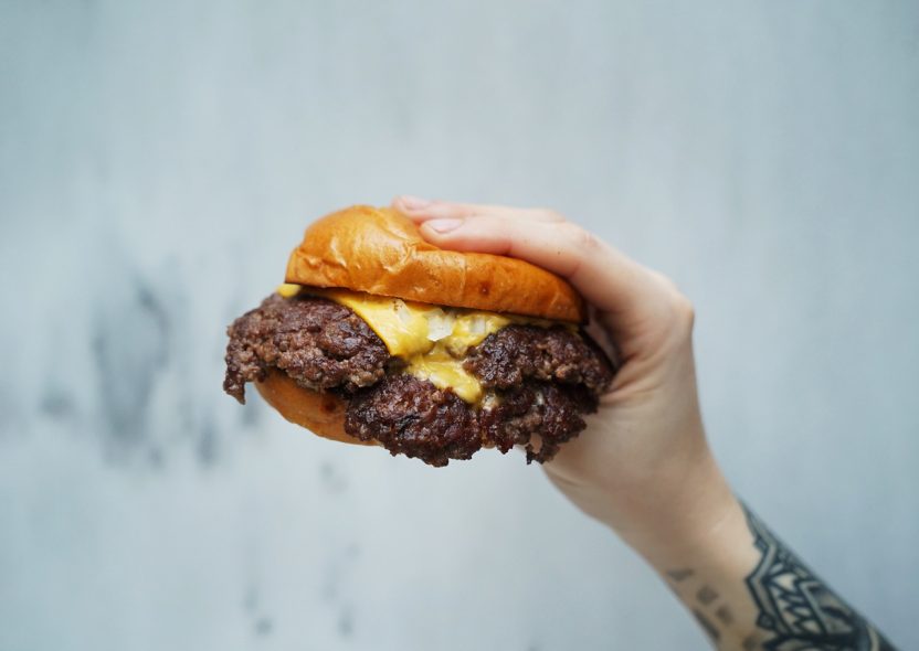 To Smash Burger του Άρη Βεζενέ στο Birdman