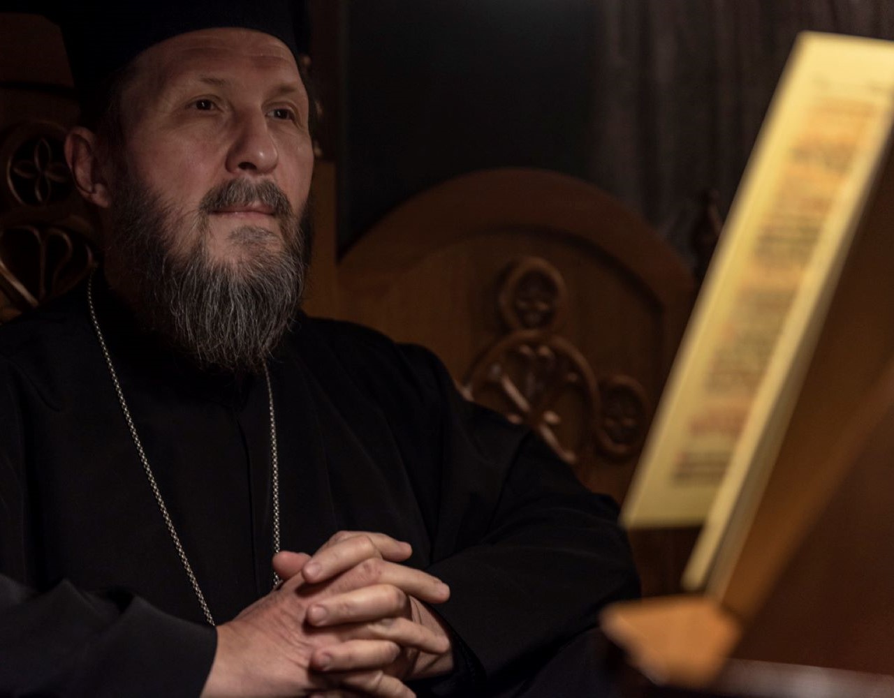 Αντιδρά ο Μητροπολίτης Γλυφάδας για τη βάφτιση των παιδιών gay ζευγαριού στη Βουλιαγμένη