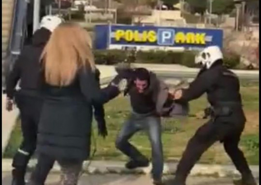 Νέα Σμύρνη: Εννέα αστυνομικοί καλούνται να δώσουν εξηγήσεις για τον ξυλοδαρμό πολίτη στην πλατεία