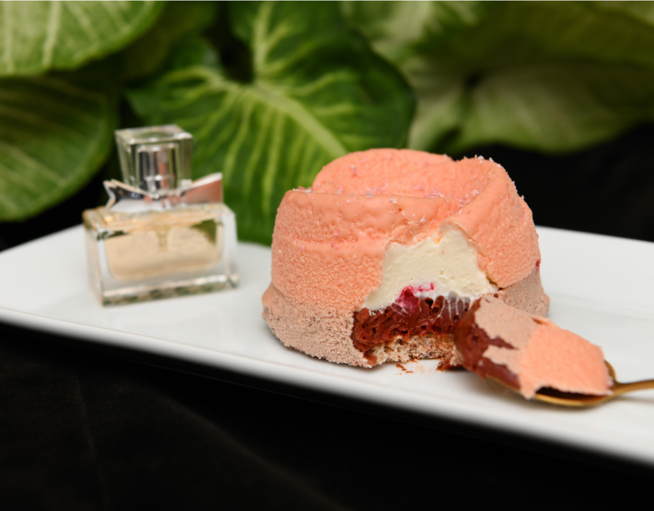 Το Oh! La low στη Γλυφάδα αγαπά τις γυναίκες και το δείχνει με ένα ξεχωριστό γλυκό