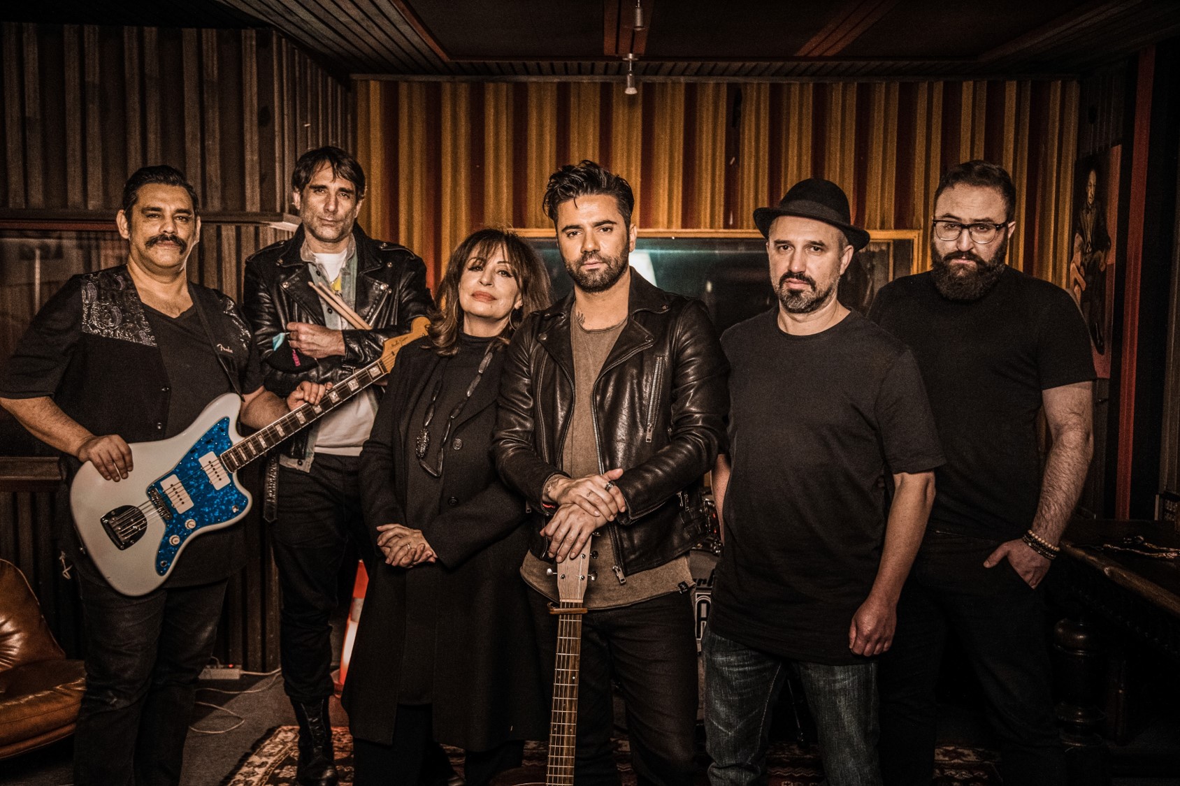 “Ξημερώνει”: Η νέα εκτέλεση του τραγουδιού από τη Χάρις Αλεξίου και τους Onirama