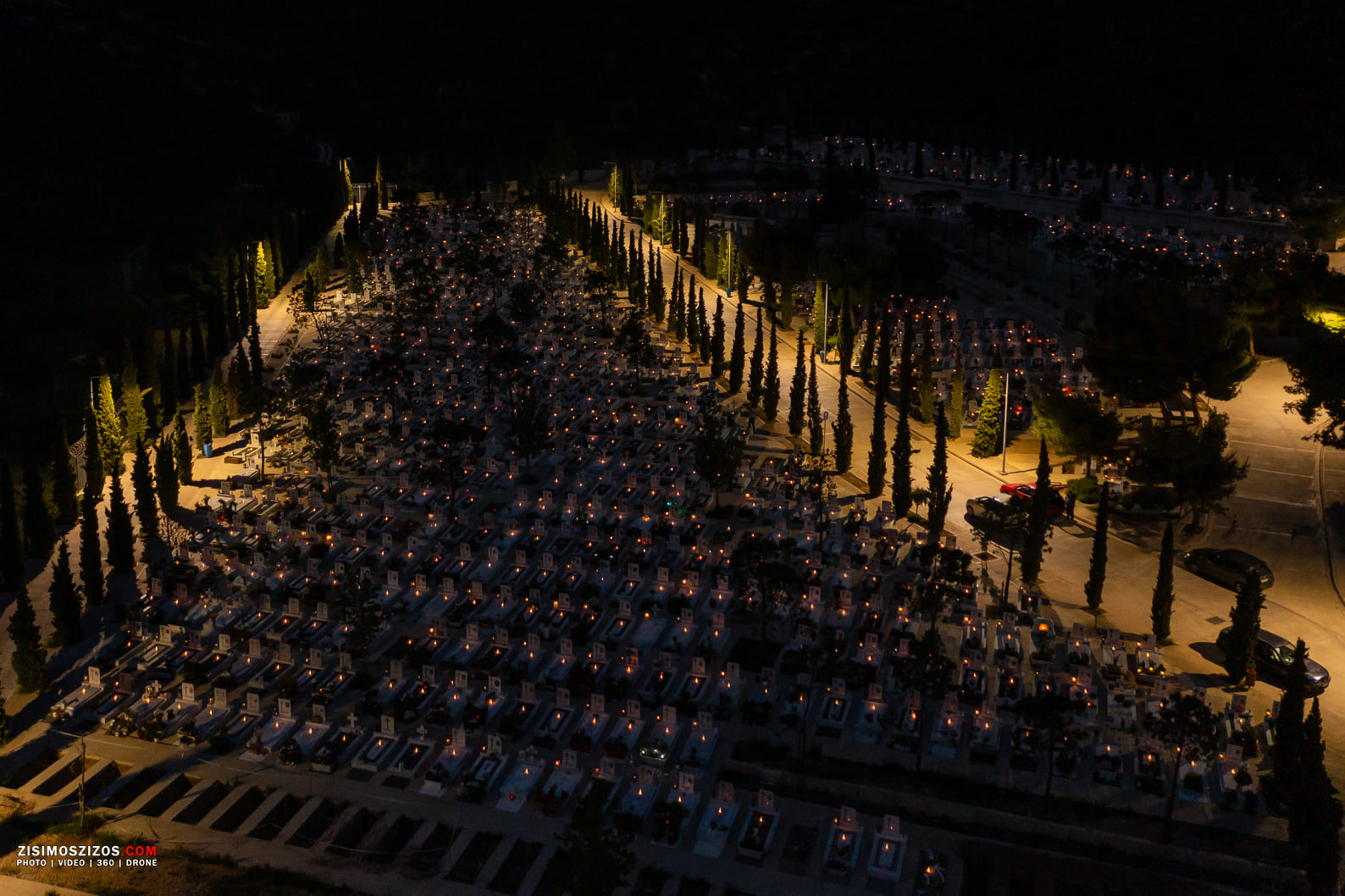 Δήμος Γλυφάδας: Αναμμένα όλα τα καντηλάκια στα δυο κοιμητήρια για τη Μεγάλη Παρασκευή