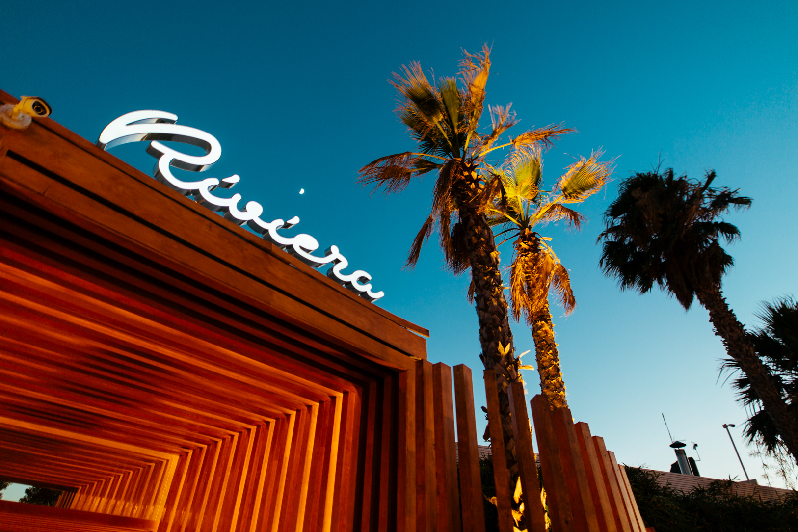 59 πράγματα που μας έχουν λείψει: Να απολαμβάνουμε την απίστευτη θέα και τις γεύσεις του εξωτικού Riviera Coast