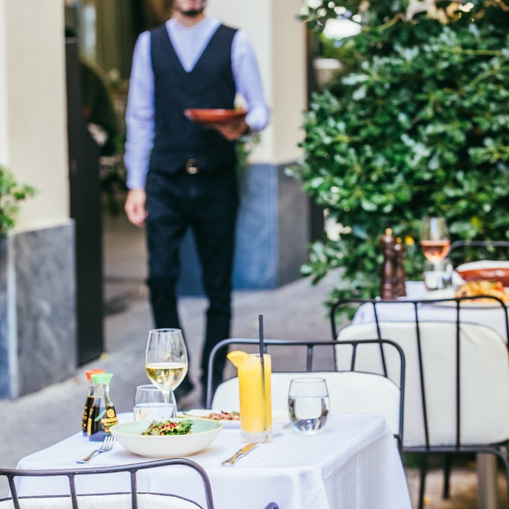 59 πράγματα που μας έχουν λείψει: Η στάση στη Βουκουρεστίου για καφέ, brunch ή early dinner στο Athénée