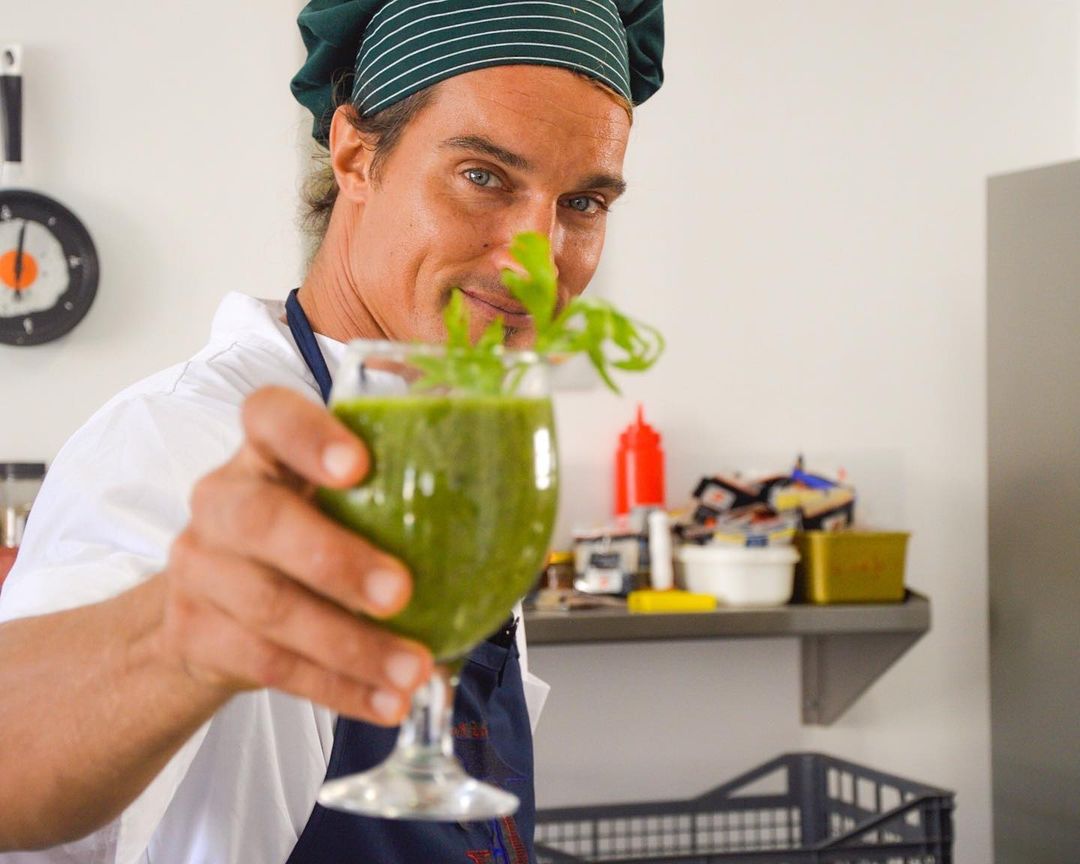 Vegan, νηστίσιμες και αποτοξινωτικές: Δύο συνταγές από τον Esco Essence του Plant Kingdom