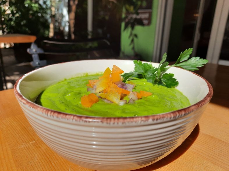 Πράσινη raw detox σούπα
