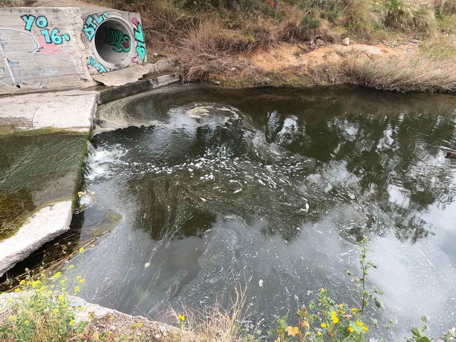 Άλιμος: Μηνυτήρια αναφορά του Δήμου για τη ρύπανση του ρέματος Τραχώνων