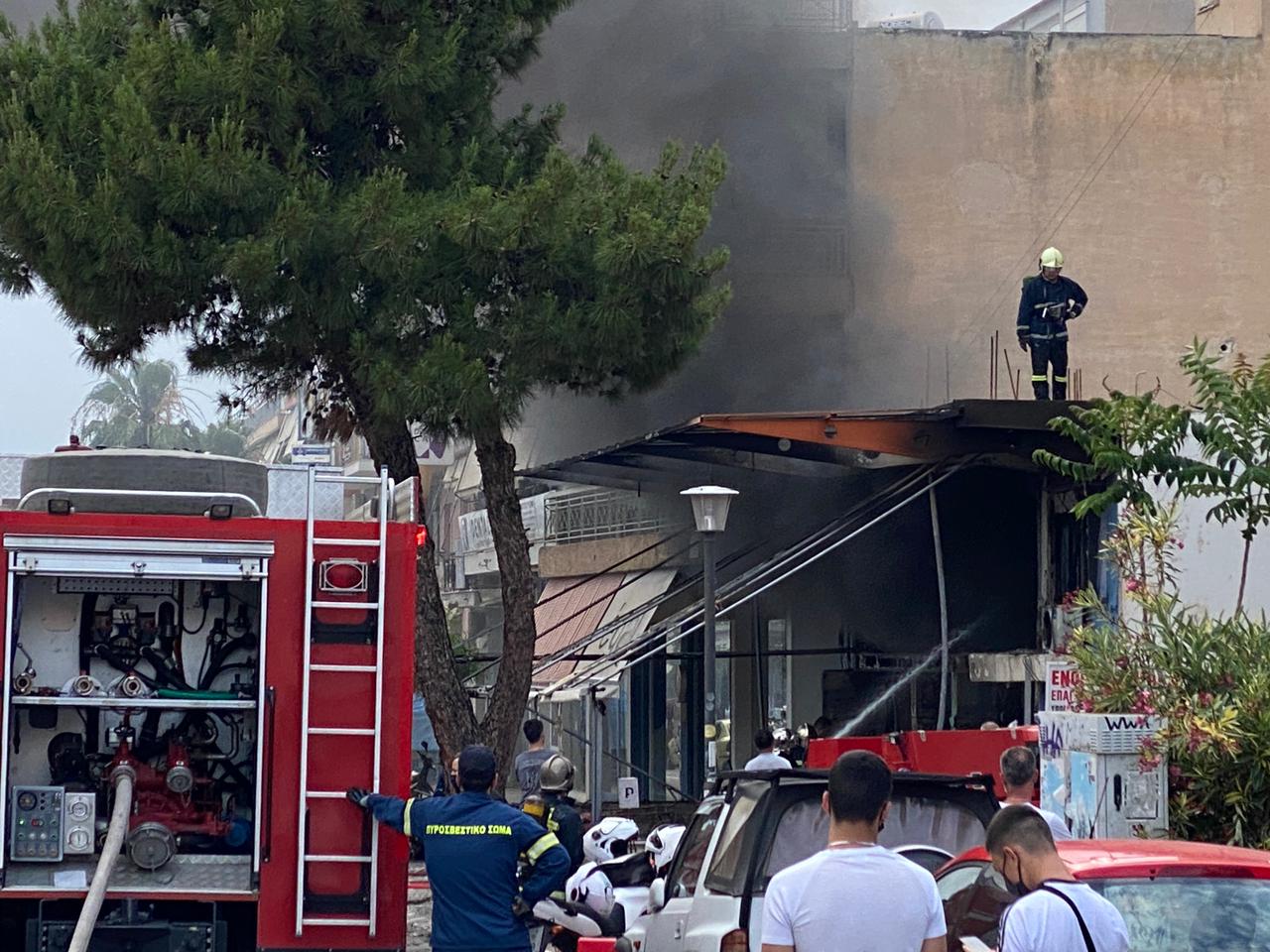 Φωτιά σε κατάστημα στην Αργυρούπολη [ΕΙΚΟΝΕΣ]