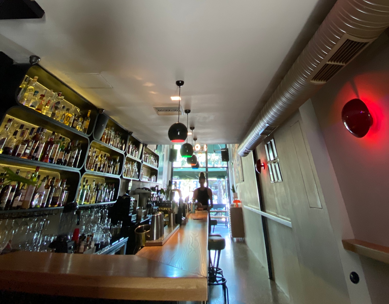 59 πράγματα που μας έχουν λείψει: Nα πιούμε ποτό στο αγαπημένο μας Mosaiko Bar