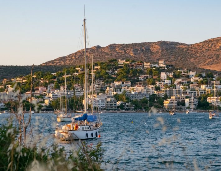 Διακοπές στην Αθήνα: Μεγάλη ζήτηση σε παραθαλάσσιες περιοχές της πρωτεύουσας