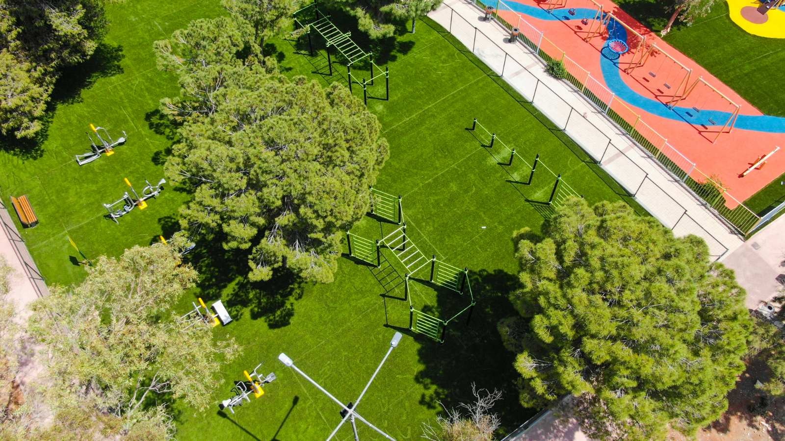 Γλυφάδα: Νέος υπαίθριος χώρος άθλησης στην Πλατεία Μακεδονίας [EΙΚΟΝΕΣ]