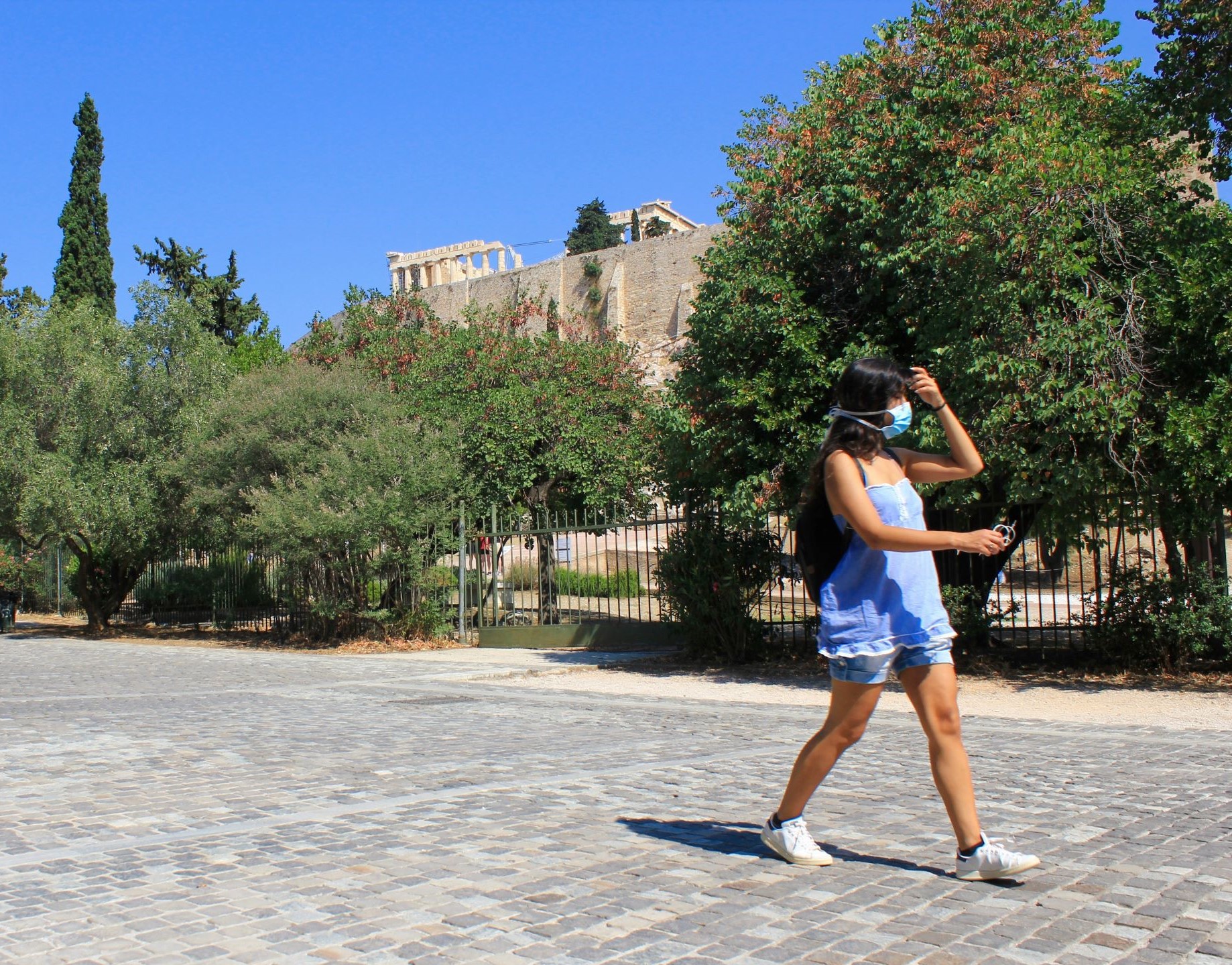 Τέλος οι μάσκες σε εξωτερικούς χώρους χωρίς συνωστισμό, από αύριο