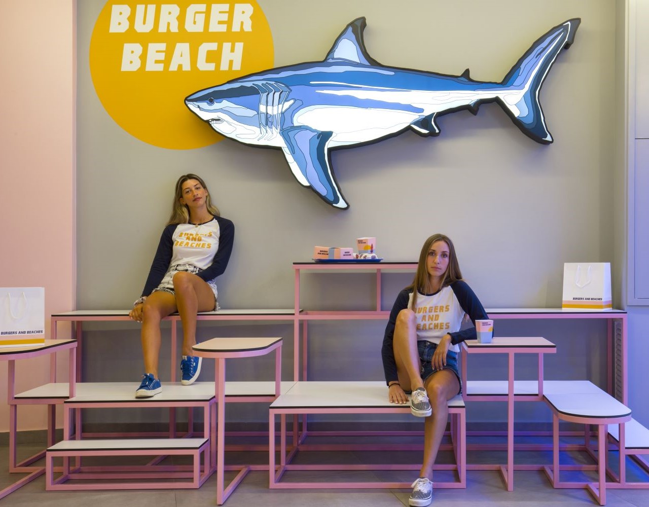 Burgers and Beaches, η νέα άφιξη της Γλυφάδας μας βάζει σε καλοκαιρινό mood