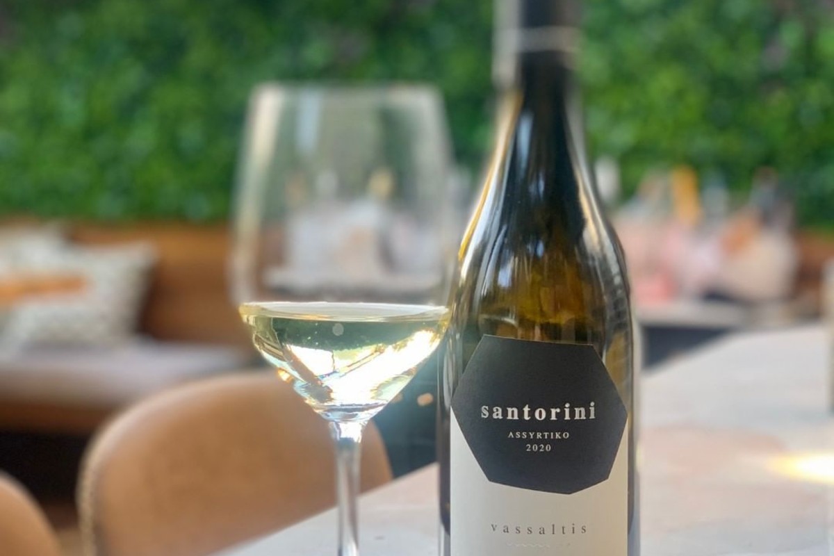 Uva, το νέο wine bar της Βουλιαγμένης