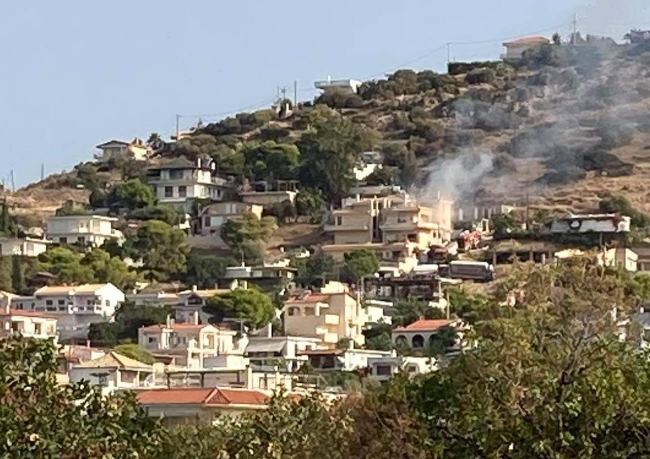 Ισχυρή έκρηξη σε σπίτι στα Καλύβια: Υπάρχουν τραυματίες