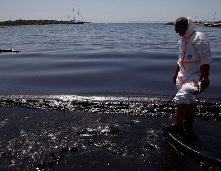 Σαρωνικός, 4 χρόνια μετά την πετρελαιοκηλίδα: Βουτήξαμε στα βαθιά νερά του ναυαγίου «Αγία Ζώνη ΙΙ»