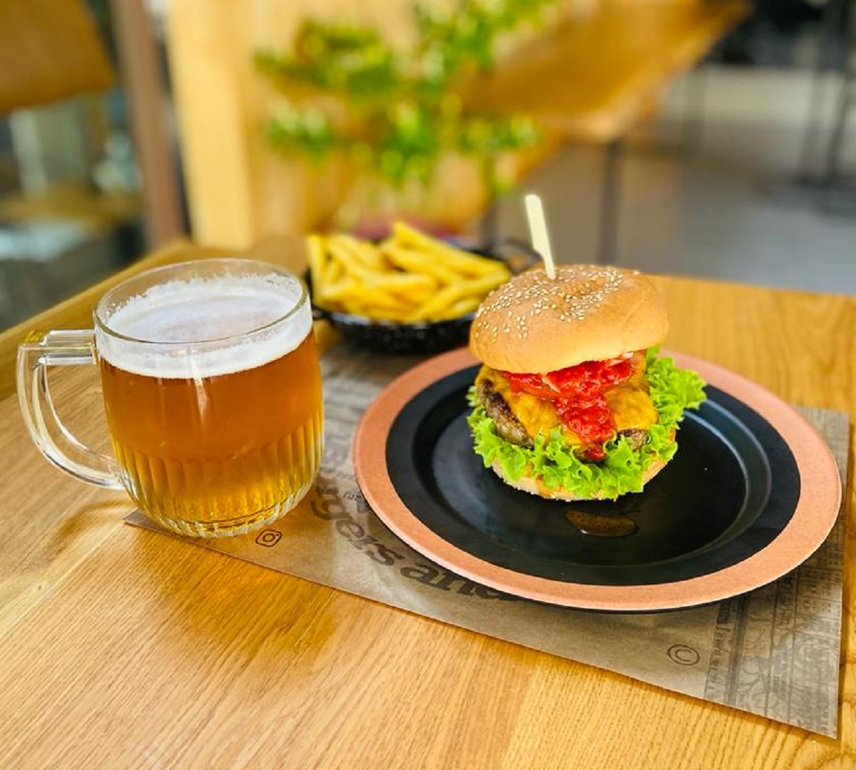Burgers & Barrels: Το νέο burger spot της Γλυφάδας έρχεται με δύναμη από την Αγγλία