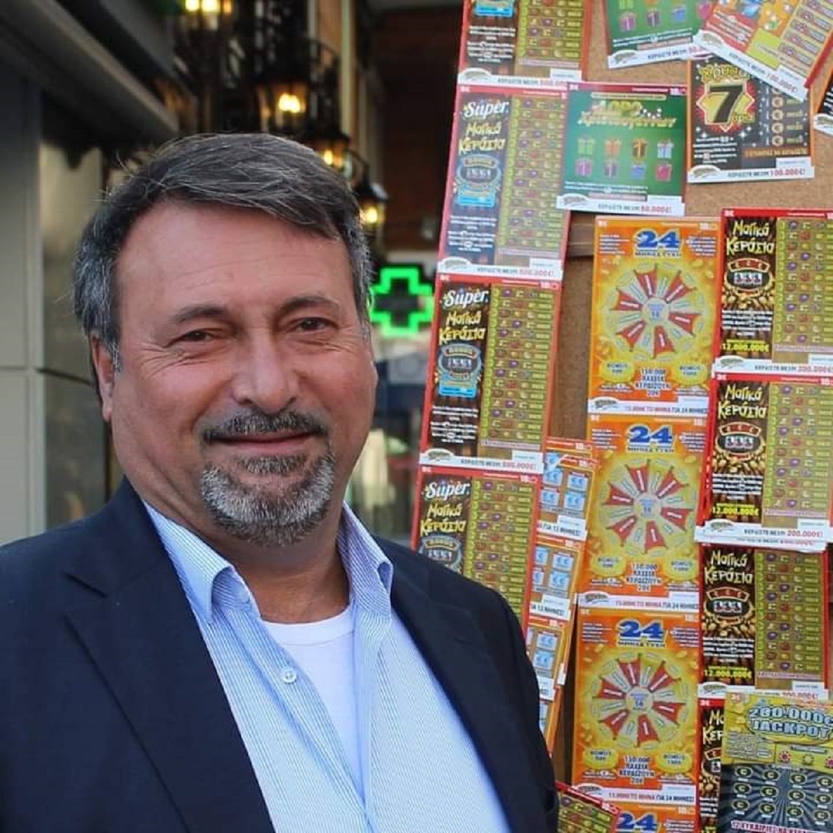 Μια μέρα στη ζωή ενός λαχειοπώλη και 10.000 λόγοι να τον αναζητήσετε