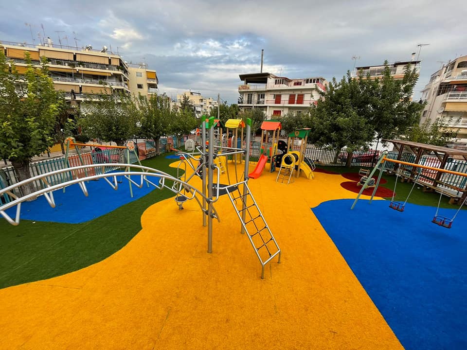 Μια νέα πολύχρωμη παιδική χαρά δημιουργήθηκε στην Αργυρούπολη