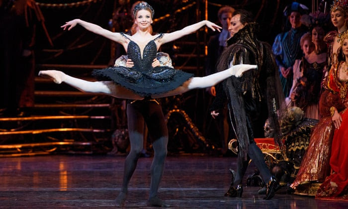 Ο «Μαύρος Κύκνος» στο Christmas Theater