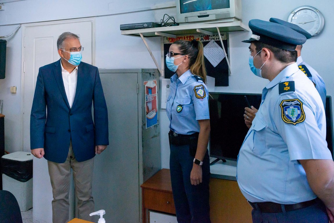 Ενισχύεται με 21 αστυνομικούς το Α.Τ. Γλυφάδας με πρωτοβουλία του Υπουργού Προστασίας του Πολίτη Τάκη Θεοδωρικάκου