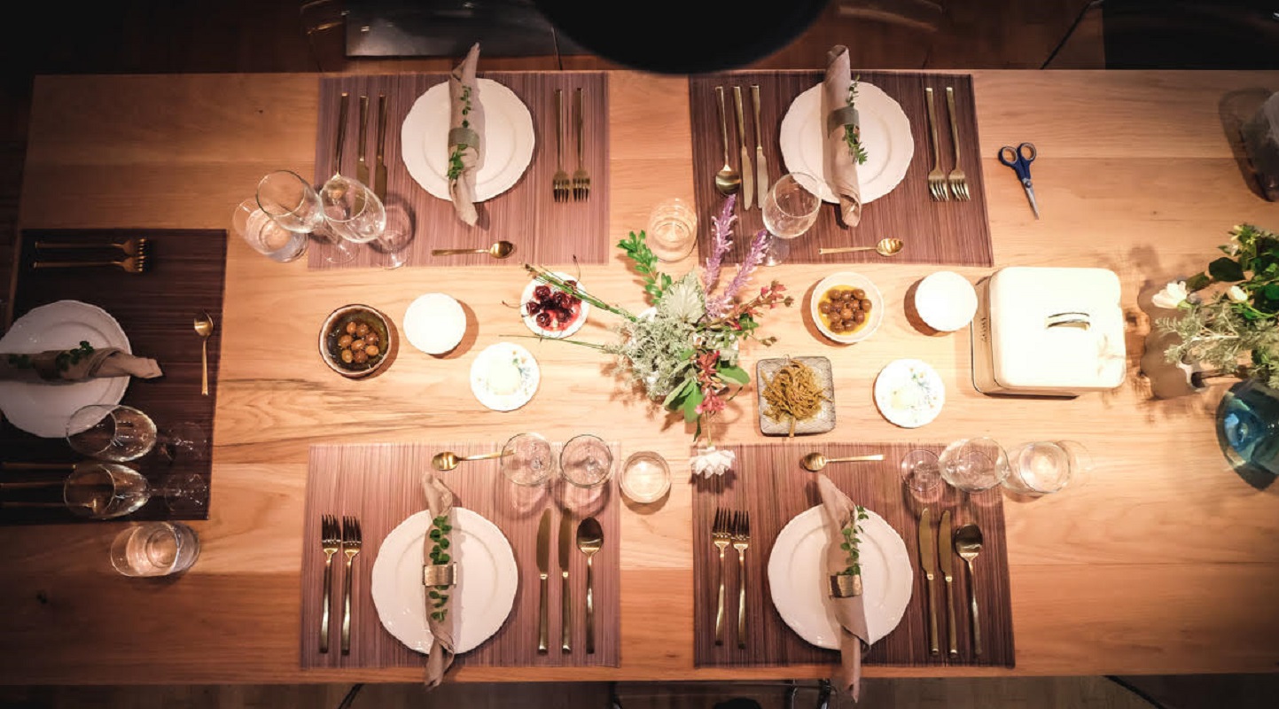 Ο Γιάννης Μπουροδήμος σου κάνει το τραπέζι μέσα στο πάρκο της Νέας Φιλαδέλφειας