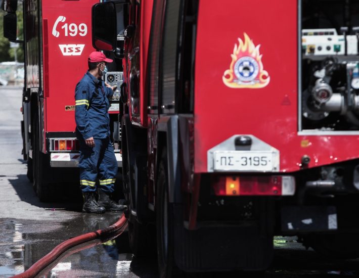 Αργυρούπολη: Εβαλαν φωτιά σε σχολικό λεωφορείο