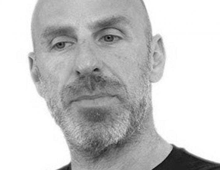 Στέφανος Ξενάκης: Οι πιο έντονες αναμνήσεις του συγγραφέα από τη Βούλα, μέσα από μια ανάρτηση