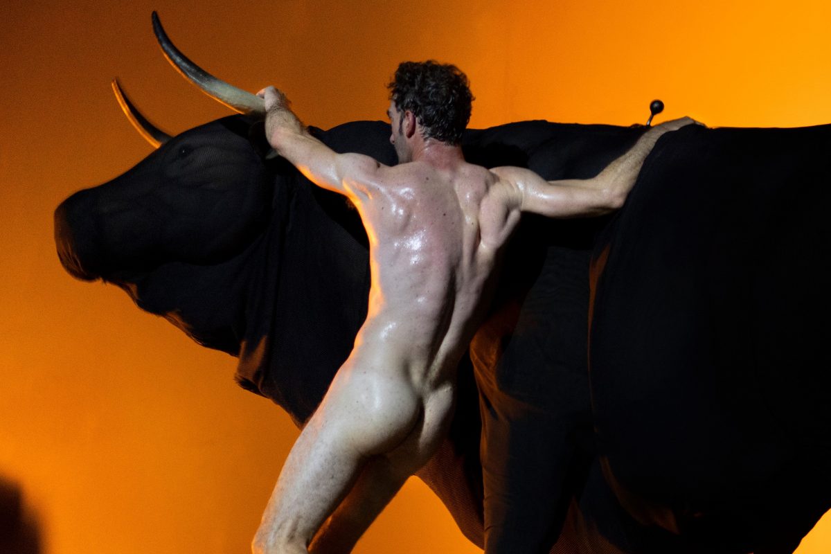 Εγκάρσιος Προσανατολισμός: Η προπώληση για τη νέα παράσταση του Δημήτρη Παπαϊωάννου μόλις ξεκίνησε