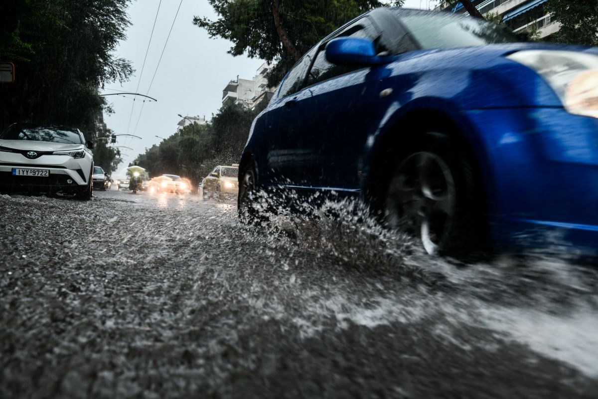 Κακοκαιρία: Πλημμυρικά φαινόμενα στα νότια χθες το βράδυ