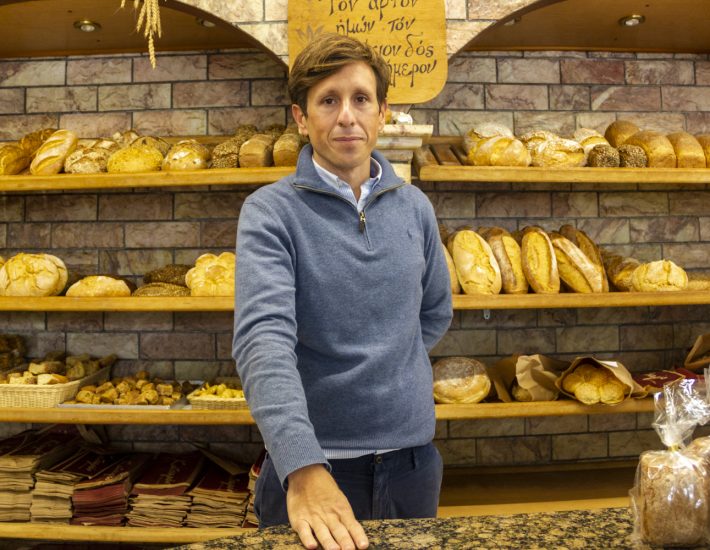 #ΠρότζεκτΓειτονιές: Στον φούρνο του Κατσαρού τα πάντα φτιάχνονται με μπόλικο μεράκι