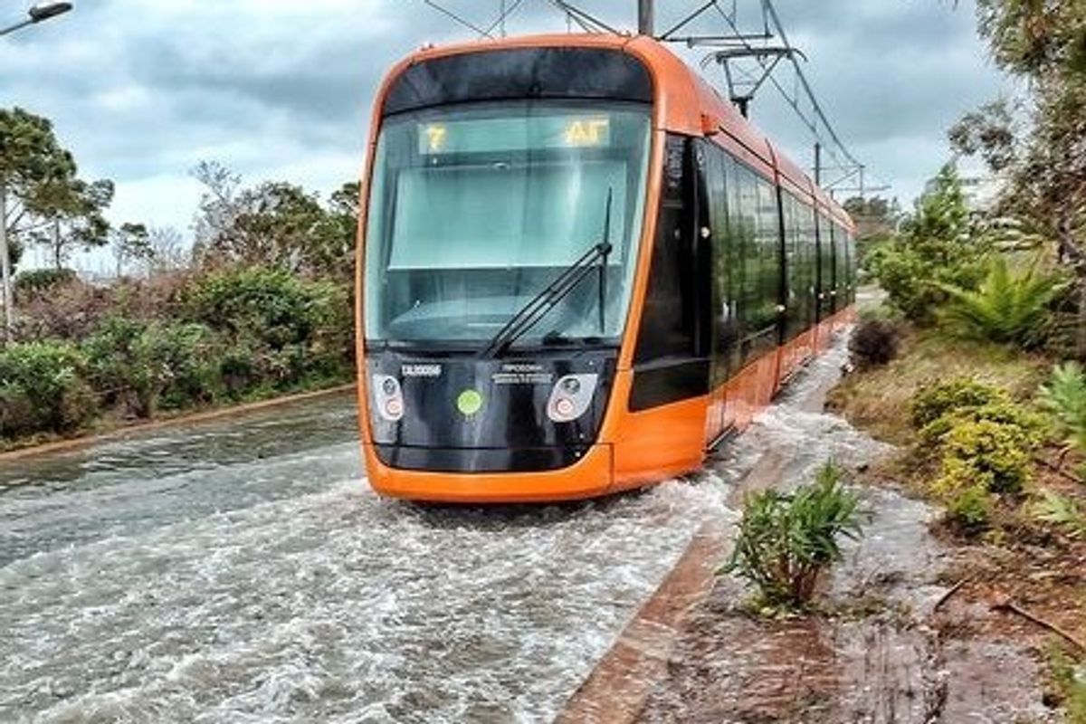 Τραμ: Έκτακτες κυκλοφοριακές ρυθμίσεις στη Γραμμή 7 λόγω συσσώρευσης υδάτων – Οι στάσεις που παραμένουν εκτός