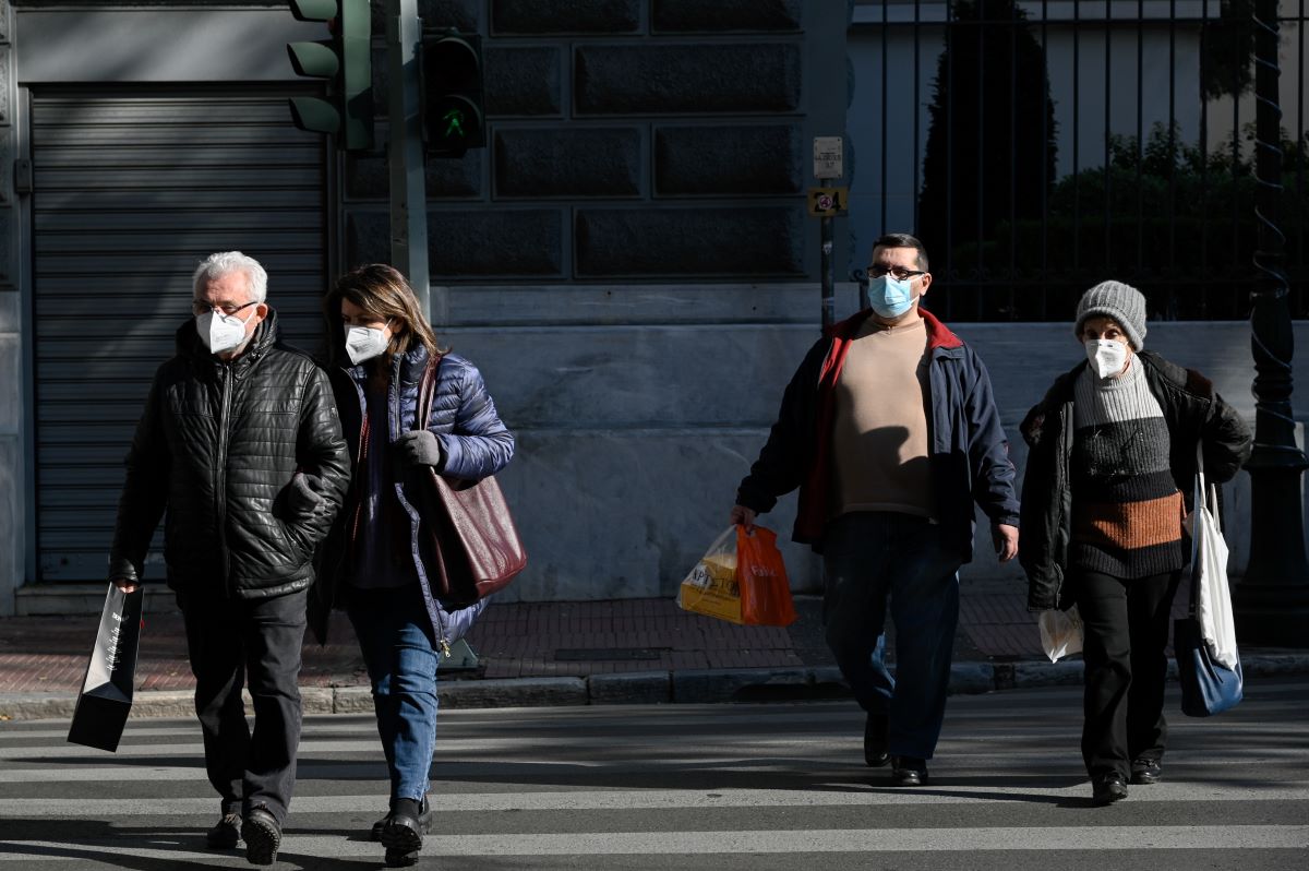 Κορωνοϊός – έρευνα: Πού και πώς είναι πιο πιθανό να κολλήσουμε Covid