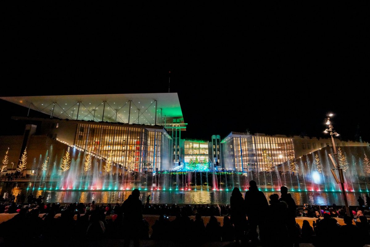 Τα Χριστούγεννα έφτασαν στο ΚΠΙΣΝ: Η επίσημη έναρξη της εορταστικής περιόδου με την εντυπωσιακή φωταγώγηση