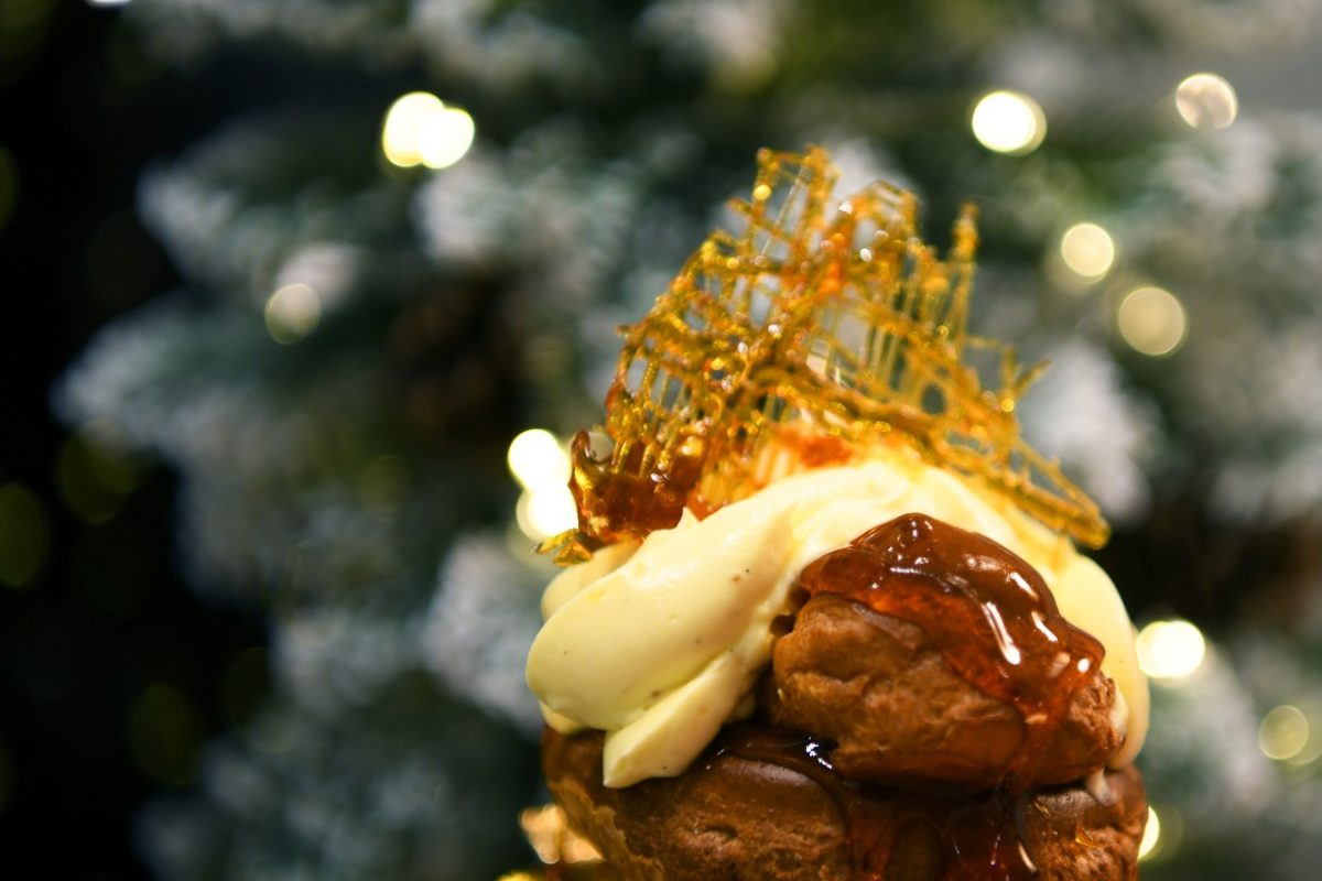 Το Σεντ Ονορέ από το Oh! La Low είναι το χριστουγεννιάτικο γλυκό που απολαμβάνεις χωρίς τύψεις