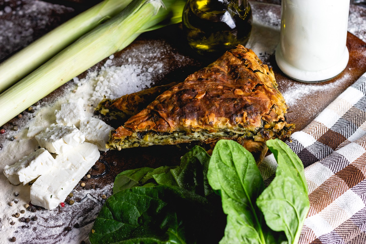 Στο Παραδοσιακόν θα βρεις ελληνικές γεύσεις που συνοδεύουν τη βόλτα στη θάλασσα