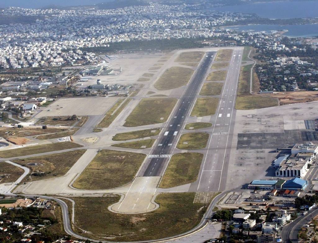 Φωτιά ξέσπασε στον εξωτερικό χώρο του παλιού αεροδρομίου στο Ελληνικό