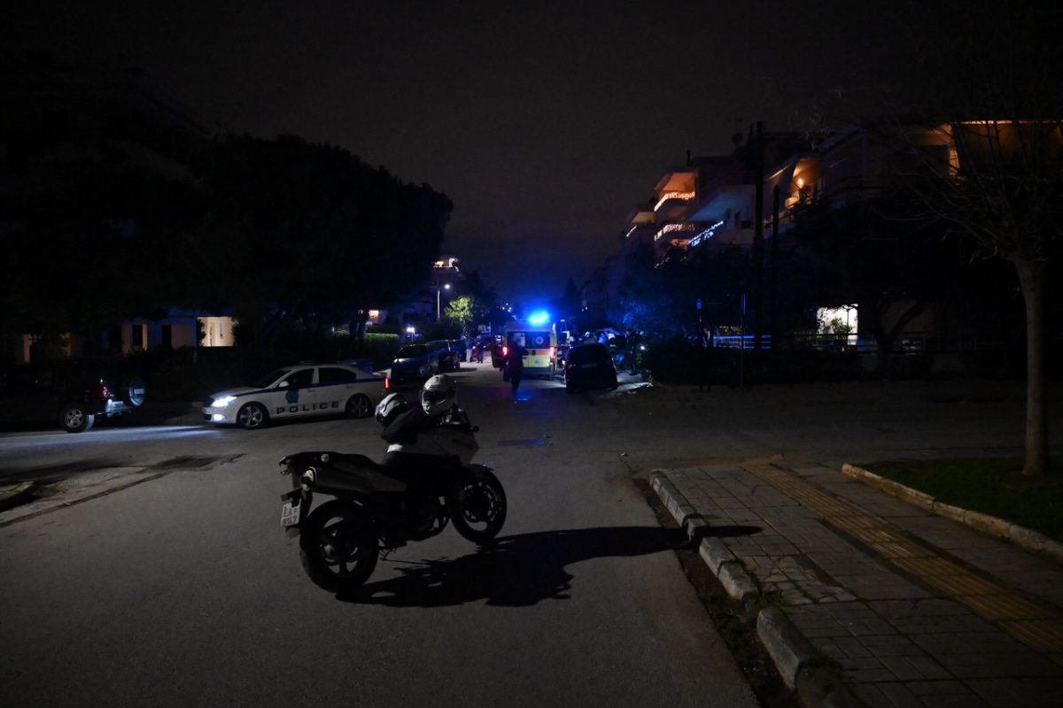 Πυροβολισμοί στη Γλυφάδα: Ποιος είναι ο άνδρας στον οποίο είχαν στήσει ενέδρα
