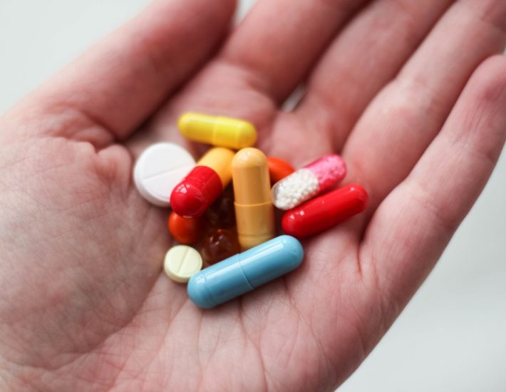 Ρώτα τον φαρμακοποιό: Ποιες βιταμίνες και συμπληρώματα ενισχύουν το ανοσοποιητικό μου τον χειμώνα;