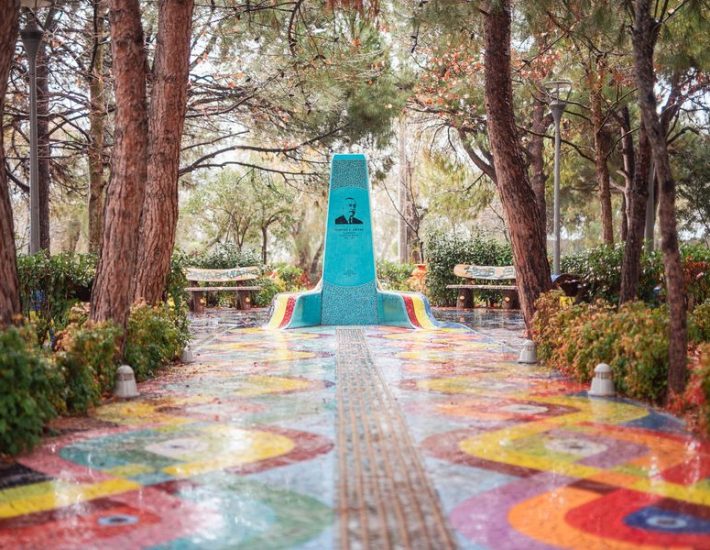 Βούλα: Η χειροποίητη ψηφιδωτή πλατεία Δόγκα, που έχει κάτι από Βαρκελώνη