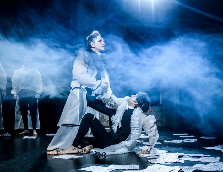 Αμαντέους σε σκηνοθεσία Οδυσσέα Παπασπηλιόπουλου στο Δημοτικό Θέατρο Πειραιά