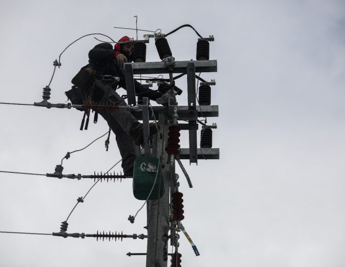 Κακοκαιρία «Ελπίς»: Χωρίς ρεύμα δεκάδες περιοχές και στα νότια προάστια