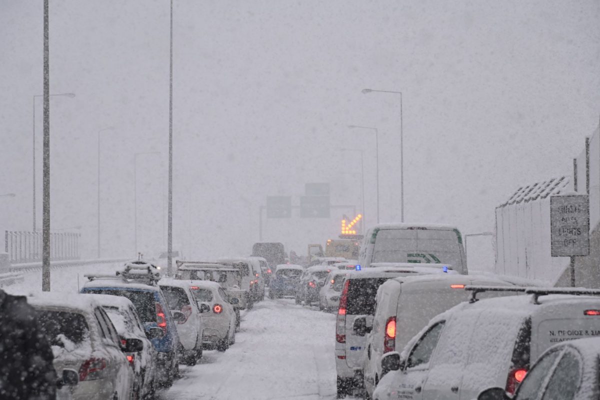 12 ώρες εγκλωβισμένη στην Αττική Οδό: Μια συγκλονιστική μαρτυρία