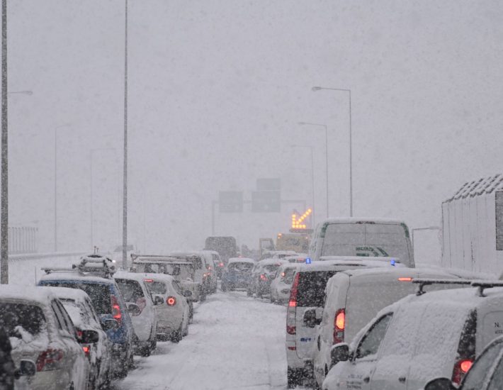12 ώρες εγκλωβισμένη στην Αττική Οδό: Μια συγκλονιστική μαρτυρία