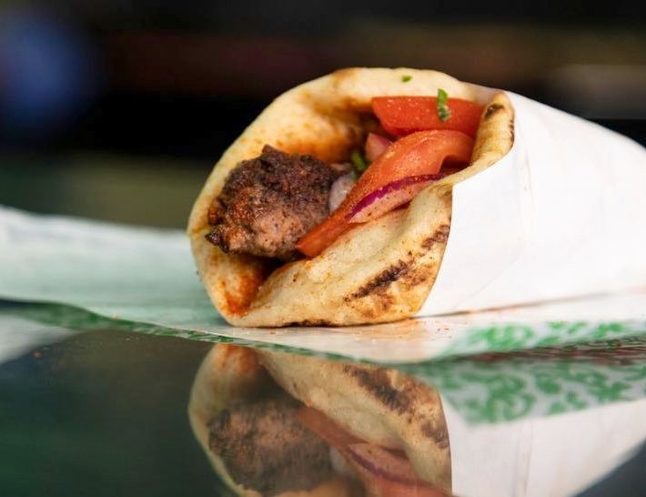 Πού θα φας τα καλύτερα «παραδοσιακά» σουβλάκια στην Αθήνα